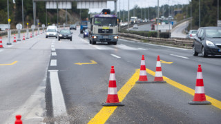 Θεσσαλονίκη: Παρ' ολίγον τραγωδία στον Περιφερειακό - Όχημα έπεσε σε στηθαίο