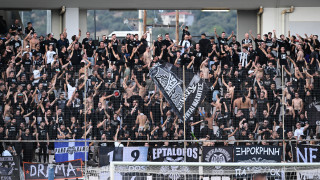 Αποθέωση στους παίκτες του ΠΑΟΚ μετά το διπλό στο Βόλο
