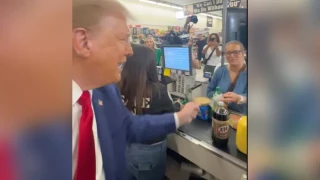 Τραμπ: «Καμπάνια» 100 δολαρίων σε... σούπερ μάρκετ