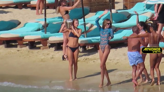 Κλέλια Ανδριολάτου: «Έκαψε» τη Μύκονο υποδυόμενη τη... σερβιτόρα!