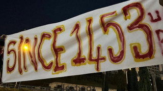 Γαλατασαράι-ΠΑΟΚ: Πανό για την άλωση της Κωνσταντινούπολης έξω από το γήπεδο!