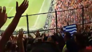 Γαλατασαράι-ΠΑΟΚ: Οι ΠΑΟΚτσήδες ύψωσαν τις ελληνικές σημαίες στο «Αλί Σαμί Γεν»