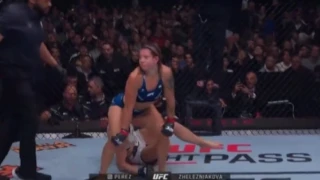 Χαμός με αθλήτρια του ΜΜΑ- Χόρεψε twerk μπροστά στην αντίπαλό της (vid)