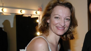 Σοκάρει η Λουκία Πιστιόλα: «Έπαθα Πάρκινσον μετά το εμβόλιο, έμεινα ανάπηρη»