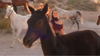 Τούνη: Γύρισε βίντεο με άλογα στην Καππαδοκία και... δεν την πίστεψαν