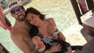 Βάζει φωτιά στη Μύκονο η πληθωρική σύντροφος του Μπαρόχα! (pics)