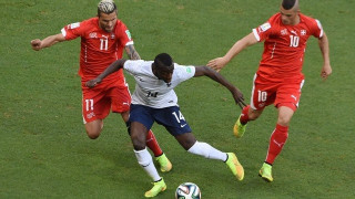 Αγκαλιές       και     φιλιά   στο Ελβετία – Γαλλία