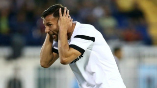 «Προχθές» τον έδιωξε «χθες»          τον εξυμνούσε