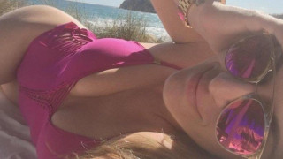 Η Μάρτα κάνει διακοπές και μας αναστατώνει!  (pics)