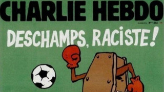 Η Charlie Hebdo κατηγορεί τον Ντιντιέ Ντεσάμπ για ρατσισμό.