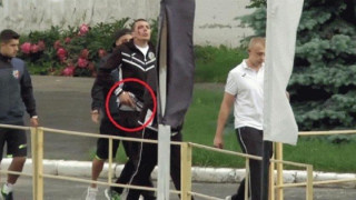 Διευθυντής ομάδας κρατούσε πιστόλι και κυνηγούσε οπαδούς! (video)