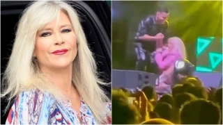 Σαμάνθα Φοξ: Έπεσε στη σκηνή κατά τη διάρκεια συναυλίας της