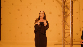 Σάλος! «Βλάσφημη» παράσταση όπερας με γυμνές καλόγριες