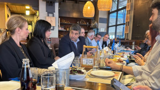 «Ισχυροί επαγγελματίες»: Ο Θάνος Κουλουτμπάνης σε γεύμα και ενημέρωση δημοσιογράφων