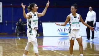 Παναθηναϊκός-Ανζέ: Η Κόνιαλη «ντύθηκε» Κάρι- Απίθανο buzzer beater από το κέντρο (vid)