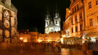 Πράγα: Μπλόκο σε... μπαρότσαρκες, λόγω μεθυσμένων τουριστών