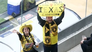 OPAP ARENA: Οι φίλαθλοι της ΑΕΚ που ήρθαν από το... Τέξας