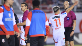 Πέναλτι για τον Πανσερραϊκό και αμέσως μετά... αυστηρή αποβολή μπροστά στα μάτια του Λανουά!