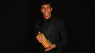 Λαμίν Γιαμάλ: Πήρε το βραβείο για τον κορυφαίο νεαρό ποδοσφαιριστή της χρονιάς