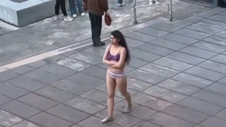 Ιράν: Σε κώμα μετά από βασανιστήρια η φοιτήτρια; «Ξέρουμε πού βρίσκεται», λέει η Γαλλία