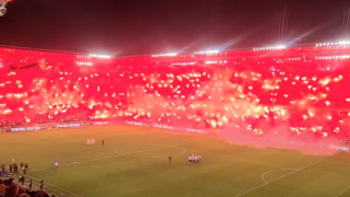 Απίστευτη ατμόσφαιρα από τους οπαδούς της Λέγκια με 800 πυρσούς πριν το ντέρμπι με την Βίτζεβ Λοτζ