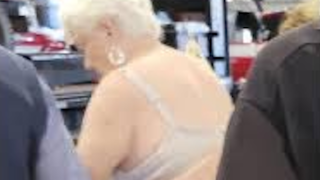 ΗΠΑ: Ψήφισε Τραμπ με το... σουτιέν της