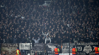 Αποθεώθηκαν οι παίκτες του ΠΑΟΚ από τους φιλάθλους που βρέθηκαν στο Μάντσεστερ