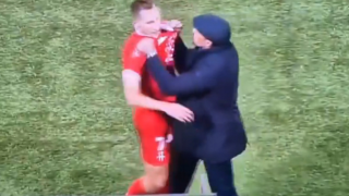 Απίστευτο περιστατικό στην Ιταλία: Προπονητής επιτέθηκε σε ποδοσφαιριστή της ομάδας του επειδή αποβλήθηκε