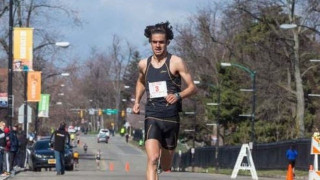 Εξαιρετικός ο     Καριόλης στα 10 χλμ της Βοστώνης!