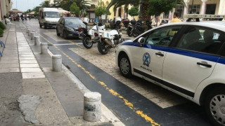 Σε πάρκινγκ μετατράπηκε η Πλατεία Αριστοτέλους από αστυνομικά οχήματα