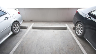 Ποιοι επιτρέπονται (πλέον) να παρκάρουν στις πυλωτές