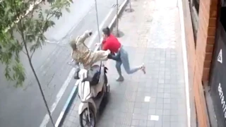 Ιράν: 25χρονη Τουρκάλα παρενοχλήθηκε σεξουαλικά και την συνέλαβαν λόγω χιτζάμπ!