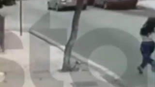 Λάρισα: Η στιγμή που 44χρονος σέρνει με το αυτοκίνητο τη σύντροφό του