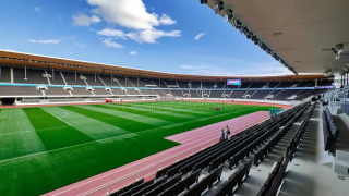 Ο πρωθυπουργός στις ίδιες θέσεις με τους απλούς φιλάθλους!