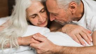 Σεξ: Πώς θα παραμείνει απολαυστικό μετά τα 60 – Επτά tips που δίνουν λύσεις