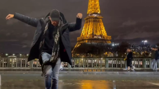 Νίκος Αλιάγας: Το έριξε στον...τσάμικο μπροστά από τον Πύργο του Άιφελ