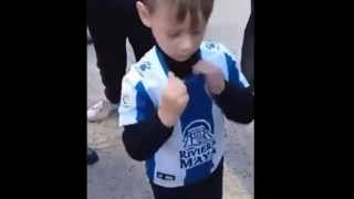 Ισπανία: Ανάγκασαν 5χρονο να βγάλει τη φανέλα της Εσπανιόλ!