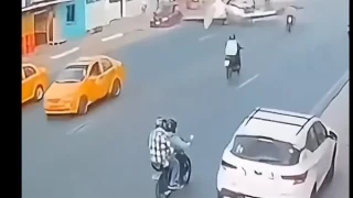 Συνετρίβη ελαφρύ αεροσκάφος στον Ισημερινό - Συγκλονιστικό βίντεο