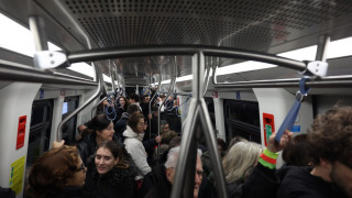 Κοσμοσυρροή στο Μετρό Θεσσαλονίκης: Φωτορεπορτάζ από την πρώτη μέρα λειτουργίας