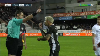 ΟΦΗ-ΑΕΚ: Αποβολή του Νους με παρέμβαση του VAR για χτύπημα στον Οντουμπάτζο