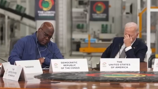 Μπαίντεν: Ξανά στην «αγκαλιά» του Μορφέα κατά τη διάρκεια Συνόδου Κορυφής