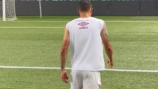 Τιάγκο Σίλβα; Πανηγύρισε την παραμονή της Φλουμινένσε γονατιστός (vid)