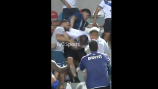 Αργεντινή: Απίστευτο ξύλο ποδοσφαιριστών σε οπαδούς-«Έσωσαν» τις οικογένειές τους!