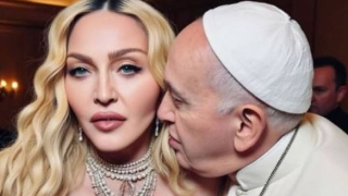Μαντόνα: Πώς απαντούν οι φανς στις «ερωτικές περιπτύξεις» της με τον Πάπα Φραγκίσκο