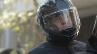 Ο Άδωνις έβαλε το κράνος του και έπαιξε στην καμπάνια του υπ. Υγείας