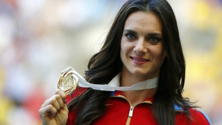 Τα δάκρυα της Γελένα Ισινμπάγεβα μπροστά στον Πούτιν (video)