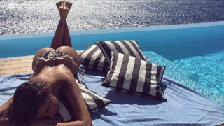 Η Βαλεντίνα Βινιάλι συνεχίζει να... ανάβει φωτιές στη Μύκονο! (pics)