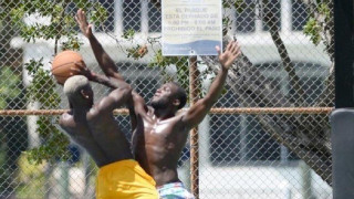 Πογκμπά και Λουκακού «αποφάσισαν» να γίνουν μπασκετμπολίστες! (pics)