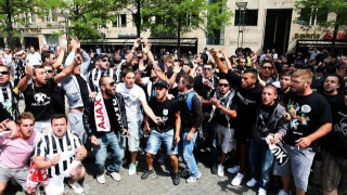 Άρχισε το ασπρόμαυρο πάρτι στο Άμστερνταμ (videos)