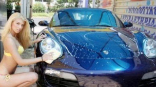 Το          πιο        sexy           πλύσιμο      αυτοκινήτου (vids)